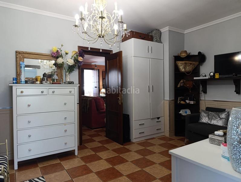 Foto 1b35020c-7ff3-40e7-8673-5f759e504d5b. Chalet increíble chalet en lora del rio totalmente reformado con piscina y olivar en Lora del Río