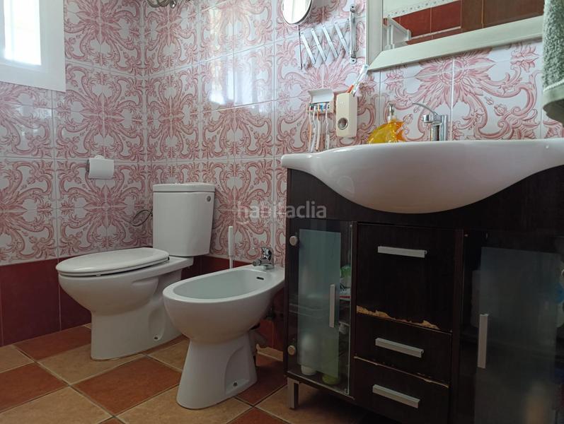 Foto 406bf0b6-747b-4609-a3b2-3fa98ff90772. Chalet increíble chalet en lora del rio totalmente reformado con piscina y olivar en Lora del Río
