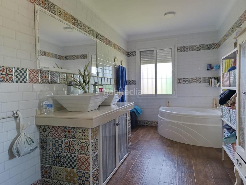 Foto ba25d48c-af04-417a-8d13-ea9efc3c7562. Chalet increíble chalet en lora del rio totalmente reformado con piscina y olivar en Lora del Río