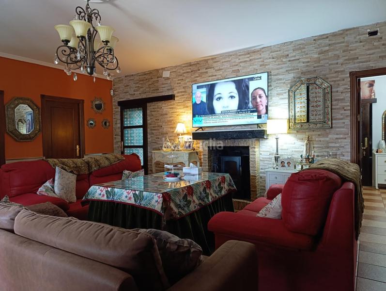 Foto bebdec19-5558-457a-8fea-020f313e484a. Chalet increíble chalet en lora del rio totalmente reformado con piscina y olivar en Lora del Río