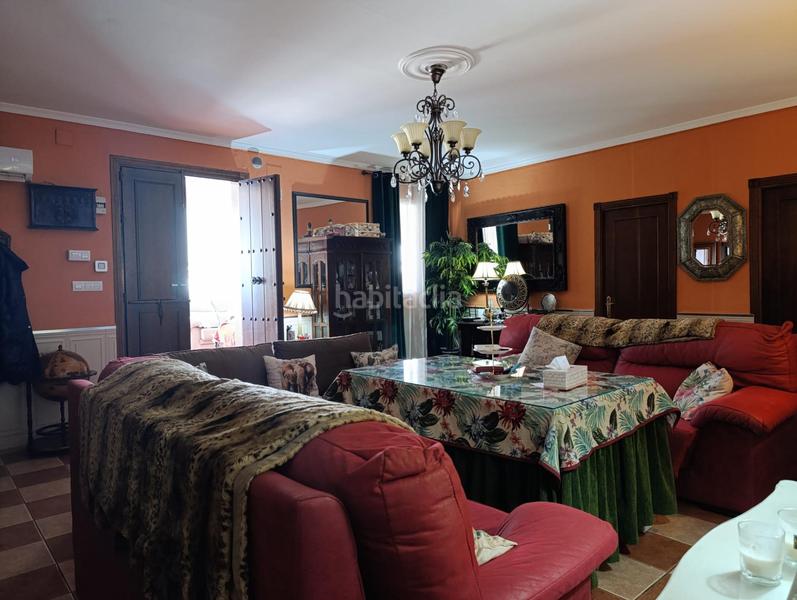 Foto d4dcf739-be5e-4011-a96a-169a7be5032c. Chalet increíble chalet en lora del rio totalmente reformado con piscina y olivar en Lora del Río