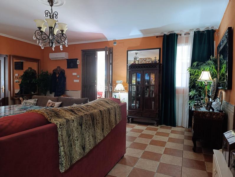 Foto ff07d7a1-ed5f-4fa4-ac98-63692645095d. Chalet increíble chalet en lora del rio totalmente reformado con piscina y olivar en Lora del Río