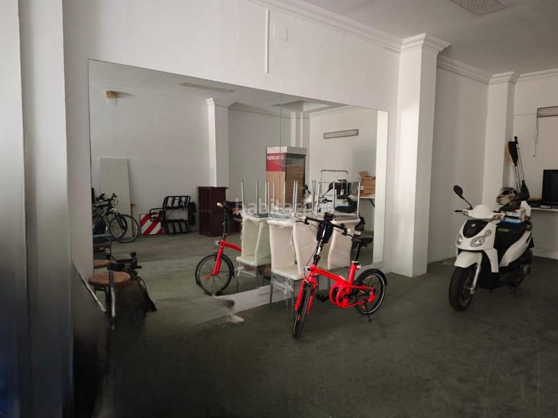 Foto f175a930-9693-4c83-b805-134036f293c7. Local comercial local en venta ! en Arahal