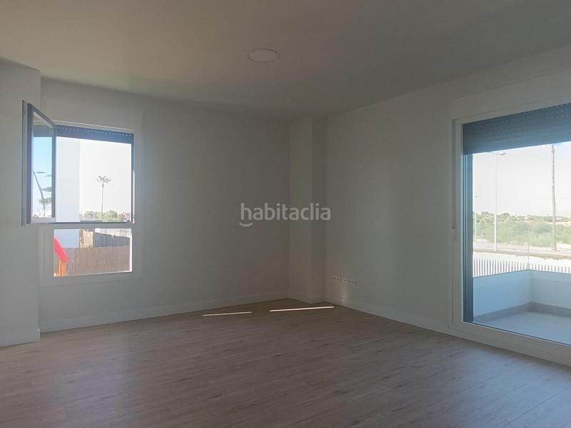 Foto 2e78a74e-ac18-4807-b2d8-a46bc9553379. Alquiler piso obra nueva a estrenar en entre núcleos, ! en Dos Hermanas