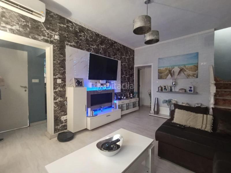 Foto 4bd11216-eafb-42c4-a072-e2eeff35f1df. Semi detached house with heating in La Paz Alcalá de Guadaira