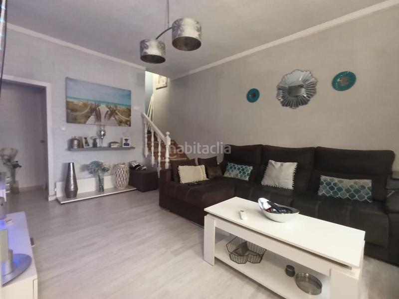 Foto d3513ab5-fe59-47d9-92b0-557eae570eb7. Semi detached house with heating in La Paz Alcalá de Guadaira