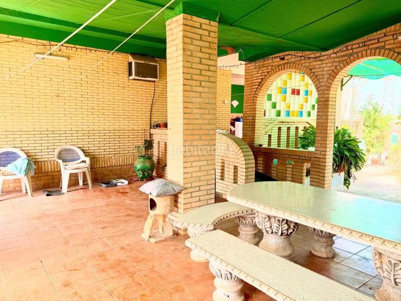 Foto 0062572d-f534-4627-87b7-d4306237fd4d. Casa chalet con doble vivienda, buhardilla, gran parcela y piscina en urbanización torrepalma en Carmona