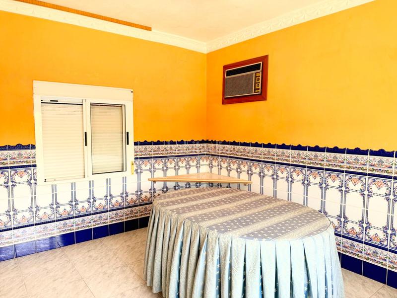 Foto 01a343d5-d9c2-4bdc-b402-677b06d053b7. Casa chalet con doble vivienda, buhardilla, gran parcela y piscina en urbanización torrepalma en Carmona