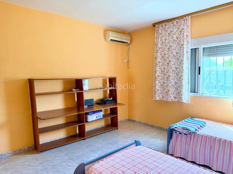 Foto 1fdc6c5a-9986-4a23-b9c8-c5c5f54aa0d9. Casa chalet con doble vivienda, buhardilla, gran parcela y piscina en urbanización torrepalma en Carmona