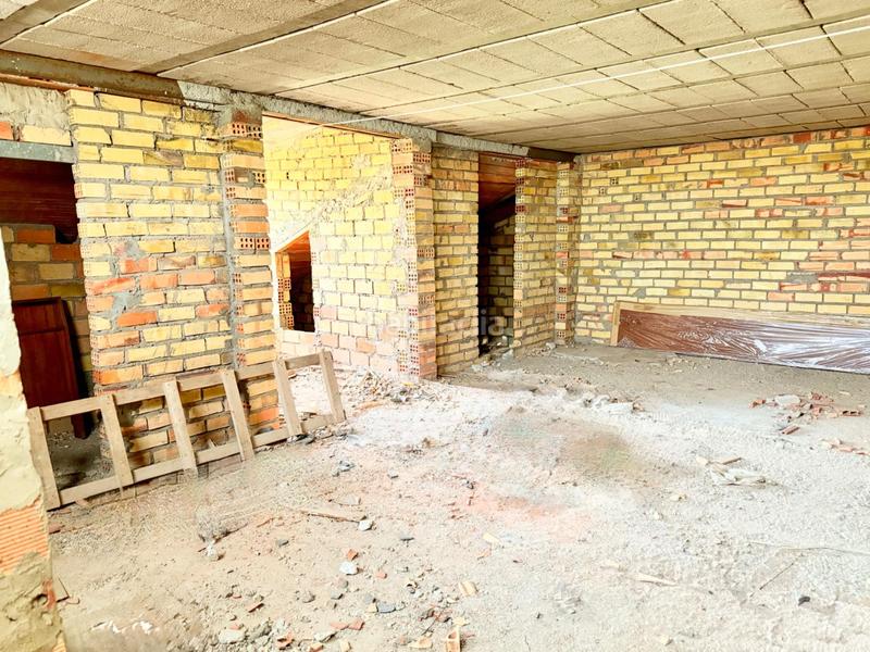Foto 6a318588-cc49-4254-9b8c-901a619e0318. Casa chalet con doble vivienda, buhardilla, gran parcela y piscina en urbanización torrepalma en Carmona