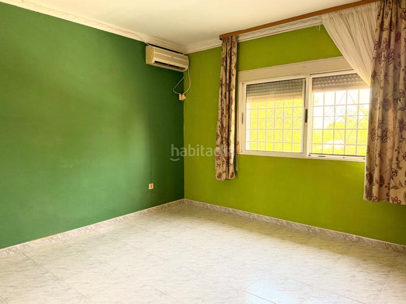 Foto 7d4e6caf-a7af-47a1-bae7-6c0319a56f59. Casa chalet con doble vivienda, buhardilla, gran parcela y piscina en urbanización torrepalma en Carmona
