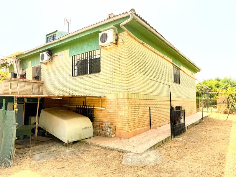 Foto 96730371-7e76-4d42-842a-69b7823f1911. Casa chalet con doble vivienda, buhardilla, gran parcela y piscina en urbanización torrepalma en Carmona