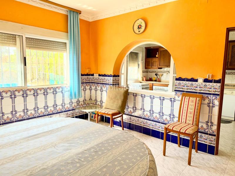 Foto a2ec7ec2-df33-4dfa-90e1-1389ab2320f5. Casa chalet con doble vivienda, buhardilla, gran parcela y piscina en urbanización torrepalma en Carmona