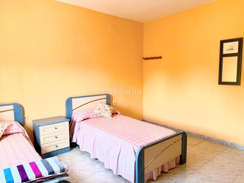 Foto a8b93aa5-89f9-4fc3-9b3a-efa16f105ea0. Casa chalet con doble vivienda, buhardilla, gran parcela y piscina en urbanización torrepalma en Carmona