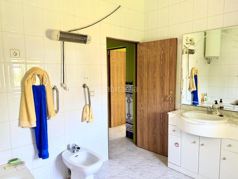 Foto c0b649f0-ff3d-47dc-b78c-bea753da92d1. Casa chalet con doble vivienda, buhardilla, gran parcela y piscina en urbanización torrepalma en Carmona
