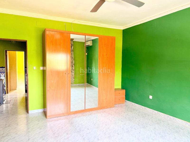 Foto d318dddf-3a2d-429d-9781-f089bdfe63c0. Casa chalet con doble vivienda, buhardilla, gran parcela y piscina en urbanización torrepalma en Carmona