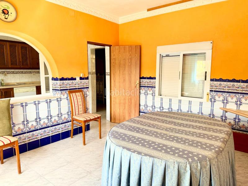 Foto eb3cc9da-84d9-495a-ba7c-4638cbe18cae. Casa chalet con doble vivienda, buhardilla, gran parcela y piscina en urbanización torrepalma en Carmona