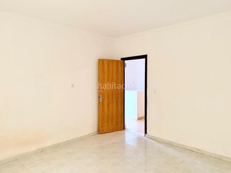Foto ed0d7e02-224b-485e-8ba6-b64d77ee8860. Casa chalet con doble vivienda, buhardilla, gran parcela y piscina en urbanización torrepalma en Carmona