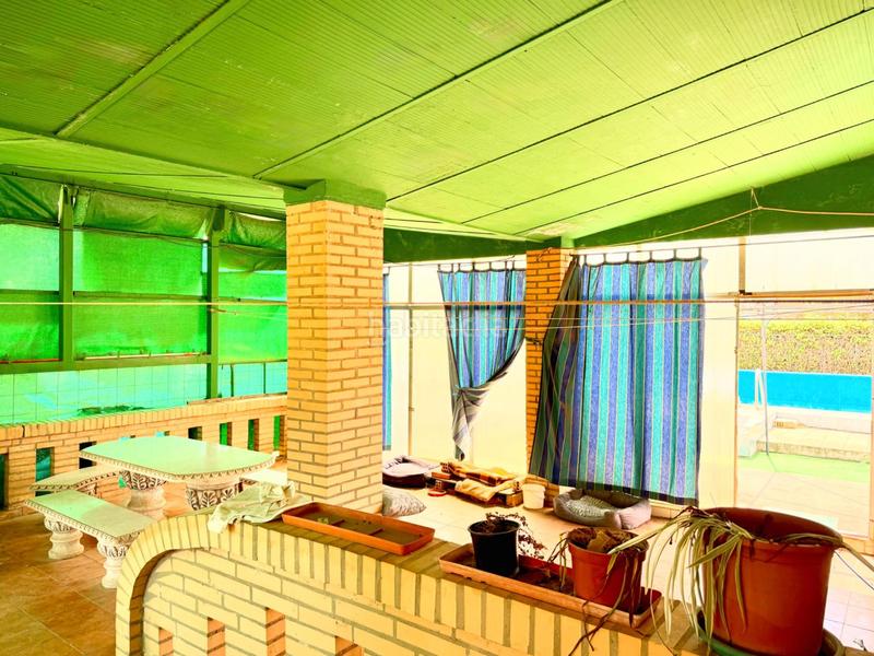 Foto ede00db0-6de7-439a-8a25-38b0ca7531e4. Casa chalet con doble vivienda, buhardilla, gran parcela y piscina en urbanización torrepalma en Carmona