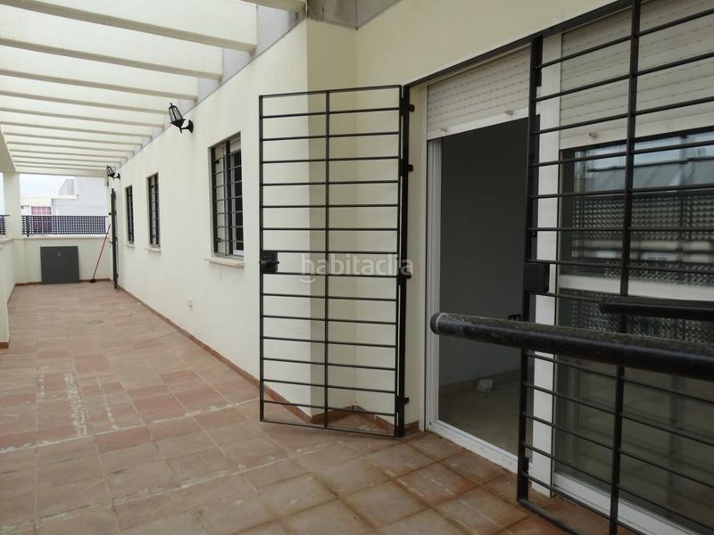 Foto 130db2ac-7e4b-48f0-aaa6-24a192edcc96. Àtic amb calefacció aparcament a colores - entreparques Sevilla