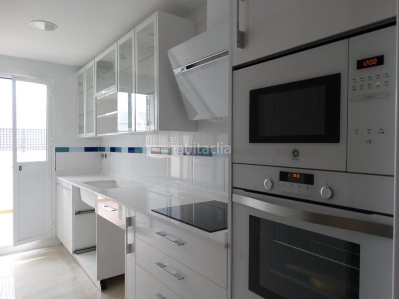 Foto 5ded475a-2e86-40d9-95c6-0af8c5cde29b. Àtic amb calefacció aparcament a colores - entreparques Sevilla