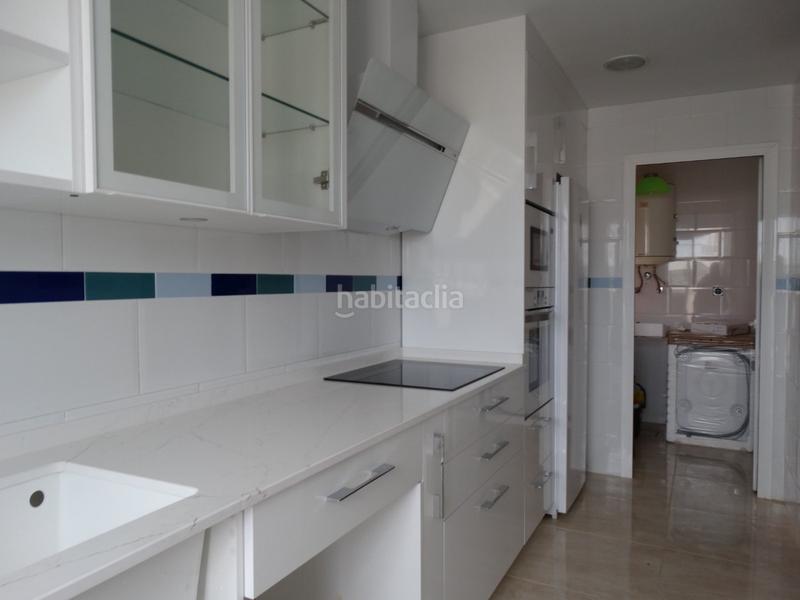 Foto d1f21b4b-117a-43a5-a1f7-6aeaa5df9a65. Àtic amb calefacció aparcament a colores - entreparques Sevilla