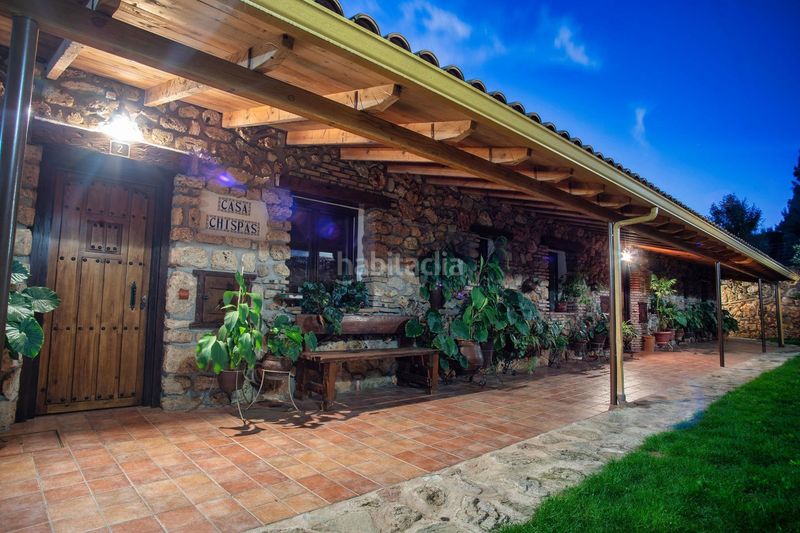 Foto a922d8da-d94c-404e-b399-e00894bedc41. Edificio in Benatae