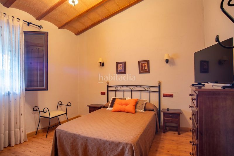 Foto ba074637-81d4-4e3f-adb6-e3d57245c878. Edificio in Benatae