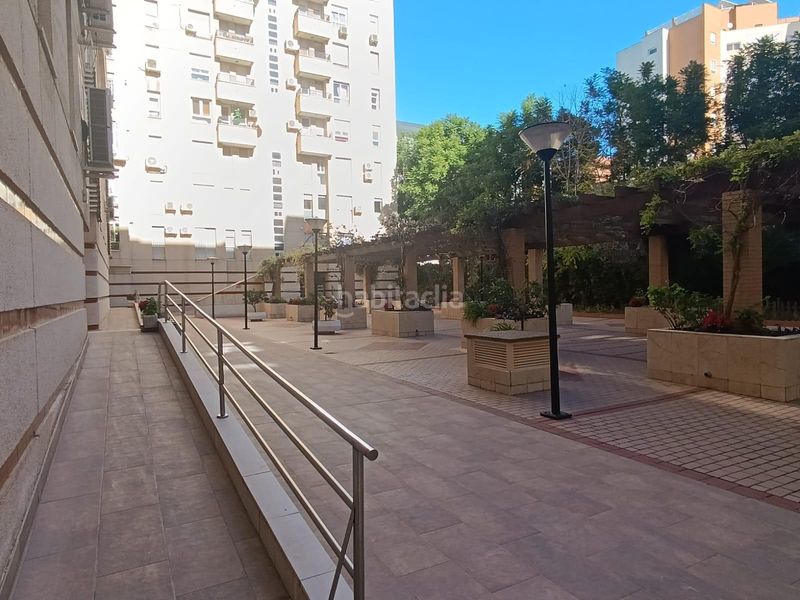 Foto 3a996a25-0e8a-4e2d-8632-a3c7253a7a92. Pis amb calefacció aparcament a La Buhaira Sevilla