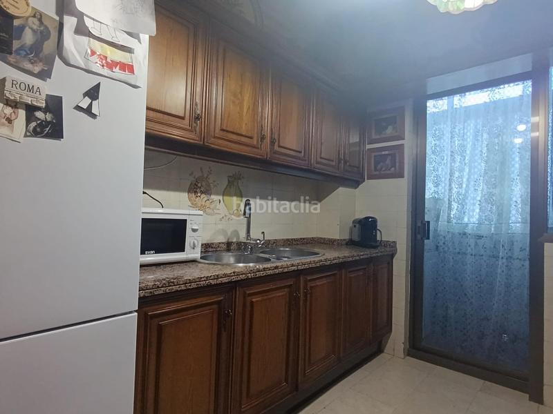 Foto 56a385b9-20d7-4127-a2ce-6978099dd415. Flat with heating parking in La Buhaira Sevilla