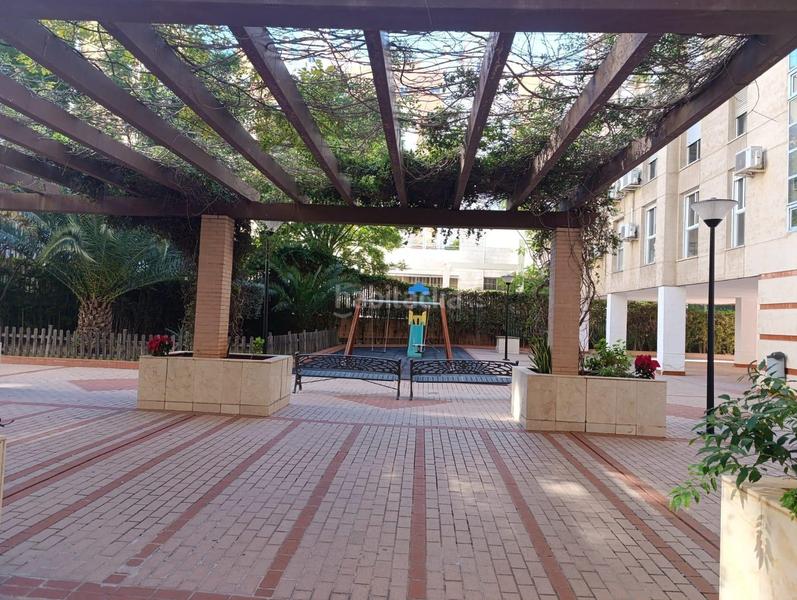 Foto 898634eb-cfff-468c-b861-d71f8ae4de7c. Flat with heating parking in La Buhaira Sevilla