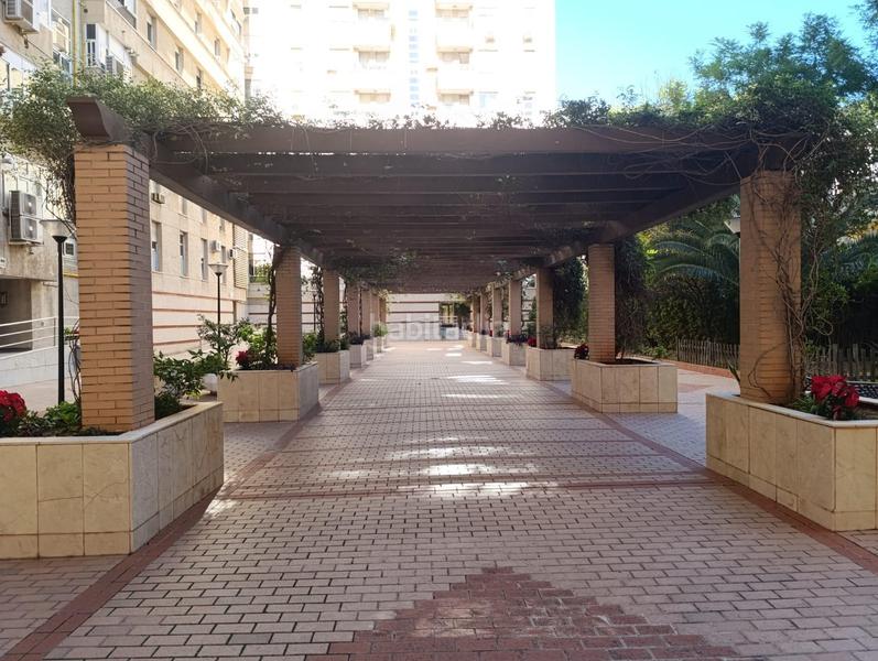 Foto bd78fa9a-7811-4488-9b90-117557c69499. Flat with heating parking in La Buhaira Sevilla
