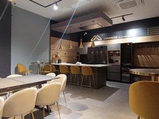 Local Comercial  Avenida del alcalde luis uruñuela. Local en venta en avenida alcalde luis de uruñuela sevilla este