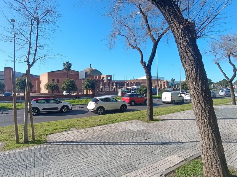 Foto b4717cbb-fb3c-47c3-83e1-f6366e965880. Local comercial a Parque Alcosa Sevilla