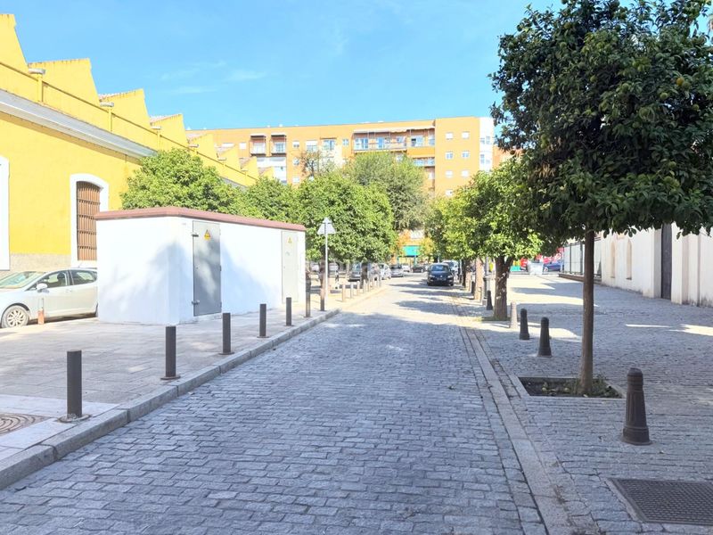 Foto 13cf8cda-f960-4e32-93fa-9a12ed768296. Aparcament cotxe a calle marqués de estella 7 a La Buhaira Sevilla