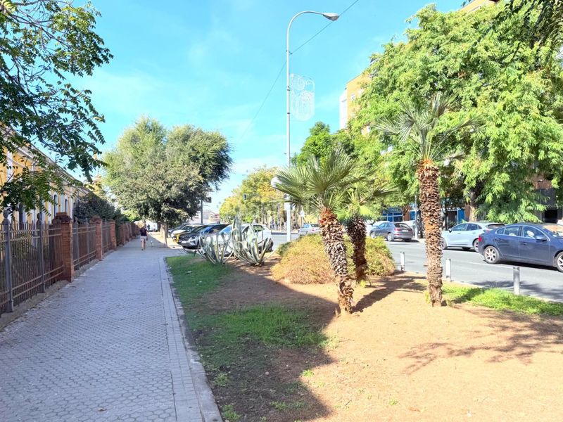 Foto 842004c1-d969-4816-b99e-919c2b86fa1b. Aparcament cotxe a calle marqués de estella 7 a La Buhaira Sevilla