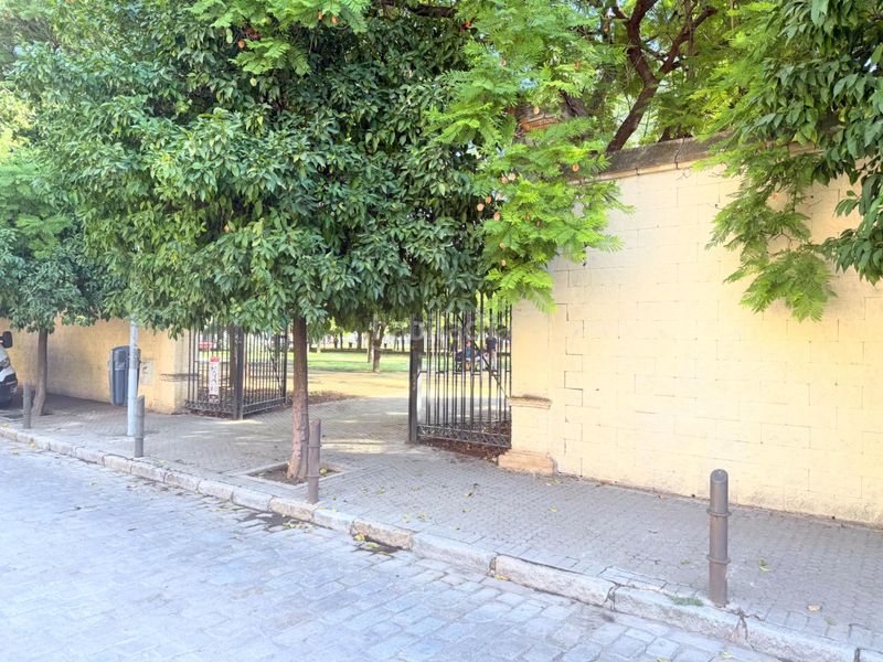 Foto 99ae0d2d-beec-4cc1-9a62-8bd16ade227a. Aparcament cotxe a calle marqués de estella 7 a La Buhaira Sevilla