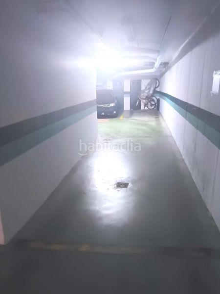 Foto ac0e1186-e73e-46f7-bf99-5bf202f59d75. Aparcament cotxe a calle marqués de estella 7 a La Buhaira Sevilla