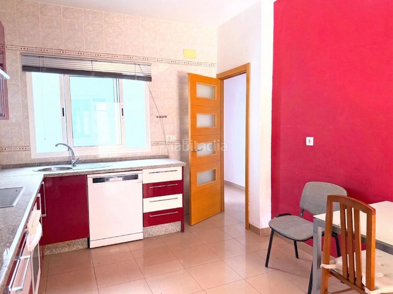 Foto 184e9927-56ea-4184-976a-5fa693aa0df0. Casa adossada amb aparcament a Centro - Barriada Mallorca Camas