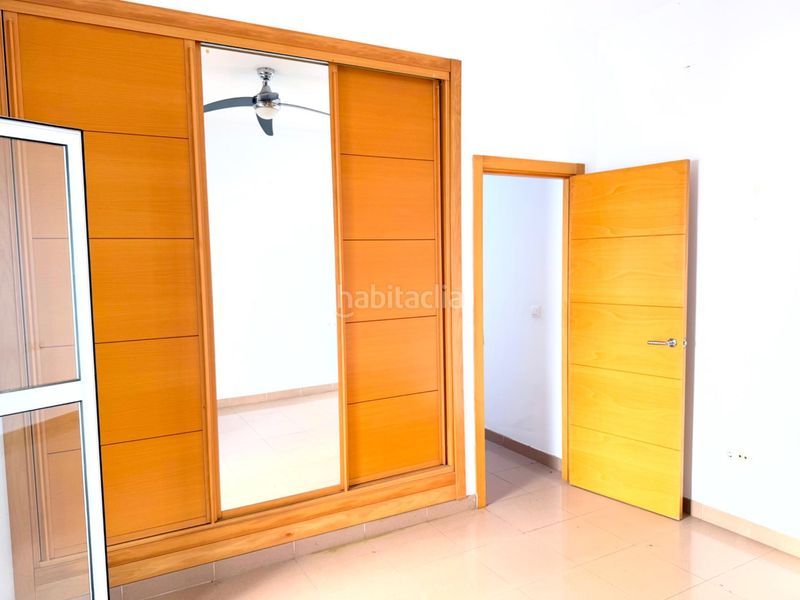 Foto b7643798-aa94-43fa-b09a-2ac963fa14f3. Casa adossada amb aparcament a Centro - Barriada Mallorca Camas