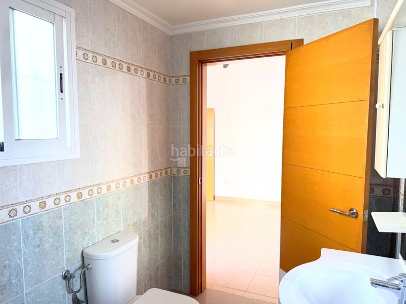 Foto f38ab214-ebd1-40cd-bbdd-bf88cdfde069. Casa adossada amb aparcament a Centro - Barriada Mallorca Camas