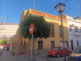 Haus in La Buhaira. Casa señorial en nervión!!!.