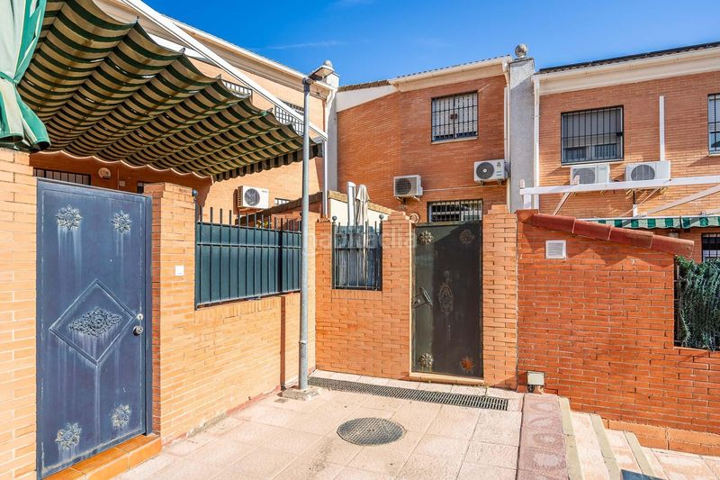 Foto 6bee54c9-9a9e-4428-a796-68320eb9172a. Casa adossada amb aparcament a Avenida de Europa Montequinto
