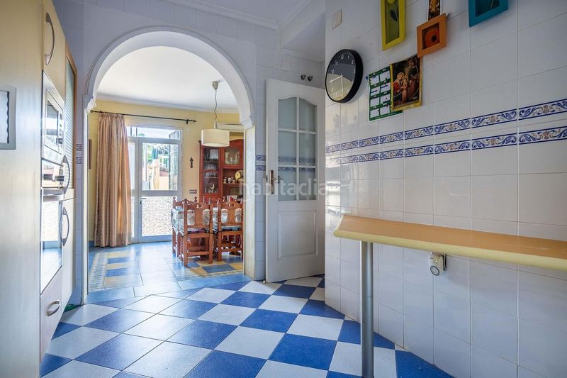 Foto acf504e8-9dd2-49b0-ae1d-4c6bfae641ba. Casa adossada amb aparcament a Avenida de Europa Montequinto