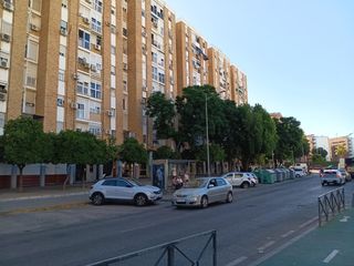 Pis a Avenida Avda. de la Calesera