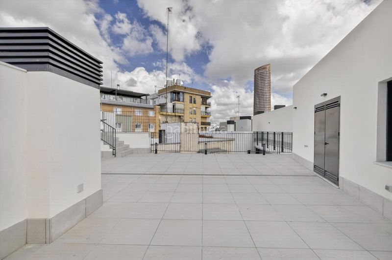 Foto defd7fca-0182-4da0-98ee-f8907a0b2987. Planta baixa amb piscina a Triana Casco Antiguo Sevilla