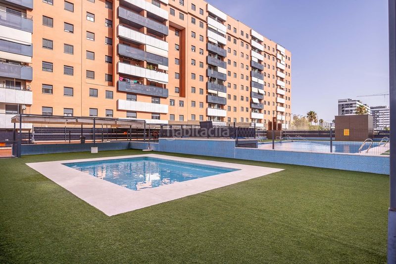 Foto a1b7d6f8-ef0a-415e-9141-8054b193cf75. Pis amb aparcament piscina a Entrenúcleos Dos Hermanas