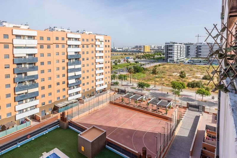 Foto d0e4b1a7-981c-495d-bf81-ca6a1b04e8a4. Pis amb aparcament piscina a Entrenúcleos Dos Hermanas