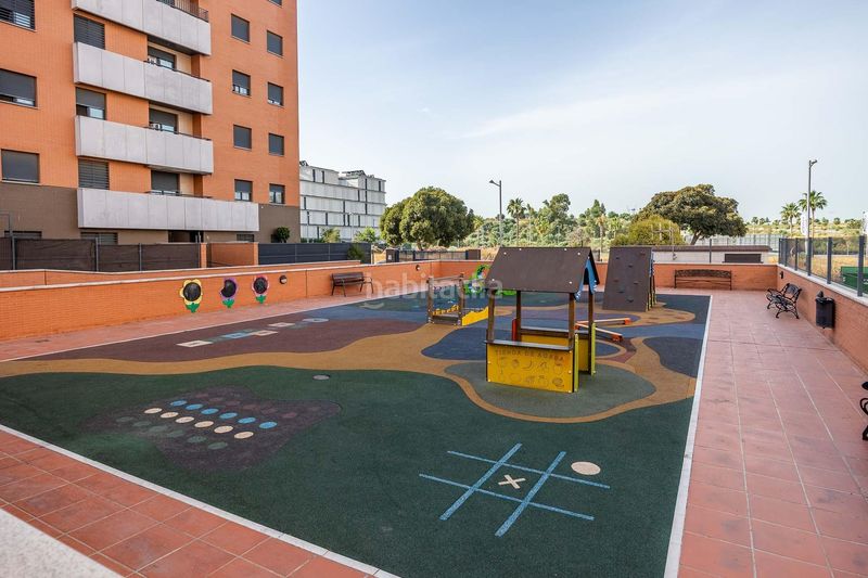 Foto daaf66f1-342a-49da-a57b-3c7b19abec5a. Pis amb aparcament piscina a Entrenúcleos Dos Hermanas