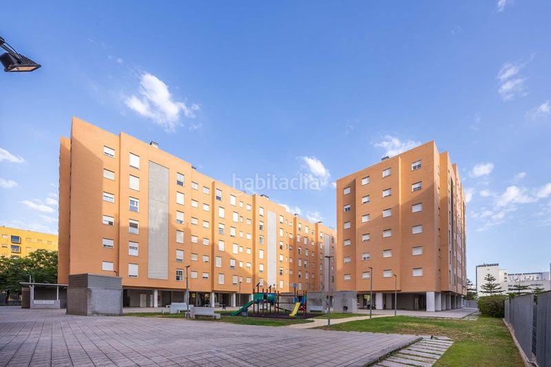 Foto d76d2b0c-a9b9-42f7-98f8-b039b2443deb. Pis amb calefacció aparcament a colores - entreparques Sevilla